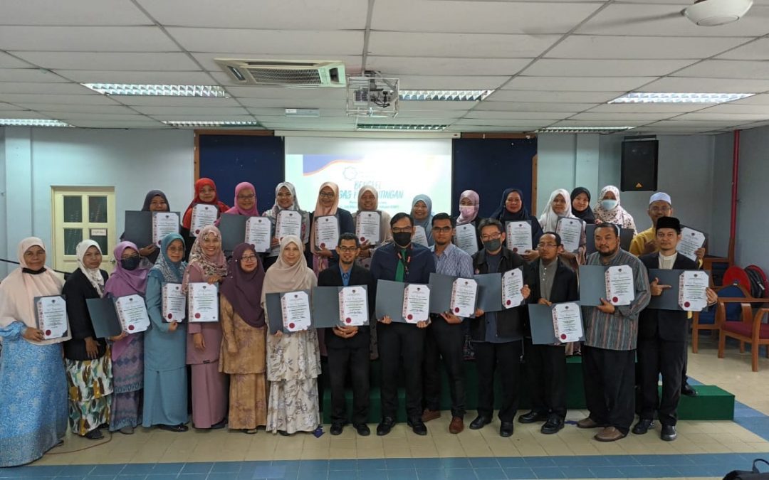 Penyerahan Surat Lantikan Bahagian Penyelidikan Dan Inovasi Oleh Naib Cancelor UnIPSAS